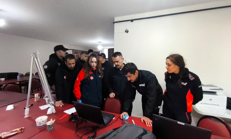Gündemden Son Bilgiler: Gebze'de sele kapılan cipte kaybolan kişi için arama çalışmaları sürüyor: Gelişmeler T