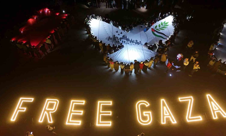 Gündemden Son Bilgiler: Göreme'de cep telefonu ışıklarıyla Free Gaza yazısı oluşturuldu ve Merak Edilenler
