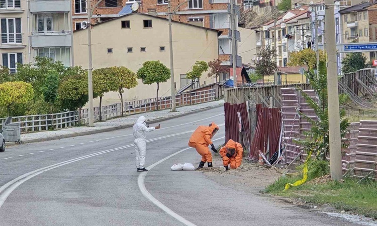 Gündemden Son Bilgiler: Gümüşhane'de kanalizasyon gazı paniğe yol açtı, polis camları kapatın diye uyardı ve M