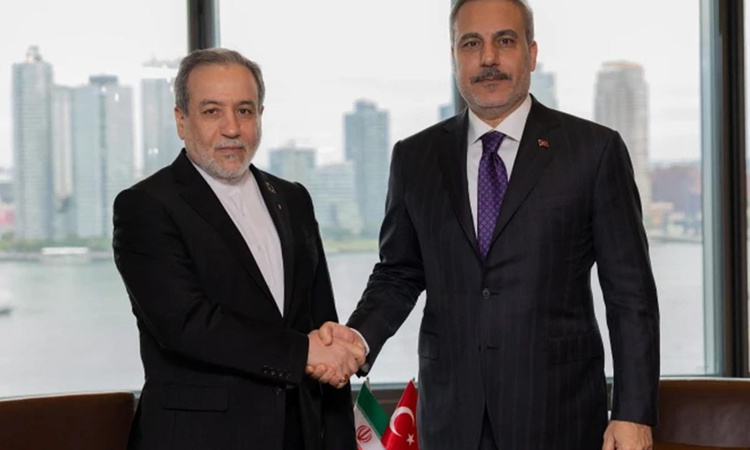 Gündemden Son Bilgiler: Hakan Fidan'dan New York'ta kritik temas! Arakçi ile bir araya geldi: Gelişmeler Takip