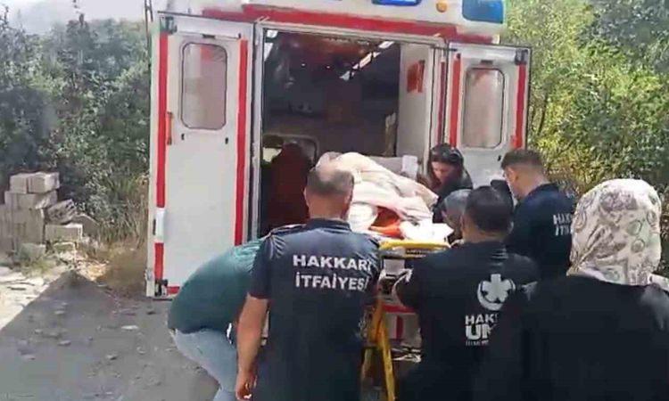 Gündemden Son Bilgiler: Hakkari'de 140 kiloluk hasta evinden hastaneye taşındı - Son Dakika Bilgileri