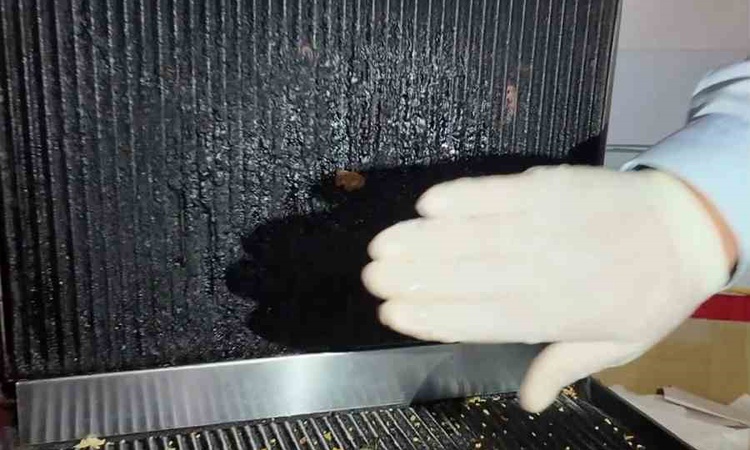 Gündemden Son Bilgiler: Hatay Dörtyol'da kantinde temizlenmemiş tost makinesi, 1 yıl geçmiş döner bulundu - So
