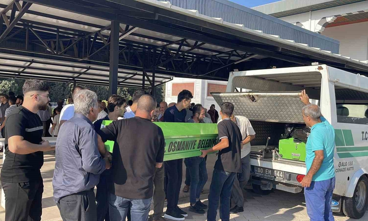 Gündemden Son Bilgiler: Hatay’da eşi tarafından vurulan Emine Çil, Osmaniye’de son yolculuğuna uğurlandı - Son