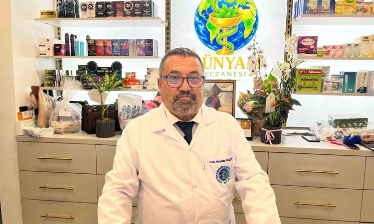 Gündemden Son Bilgiler: Haydar Koçak 48 yıl sonra eczacı oldu, İzmir Konak'ta Dünyam Eczanesi'ni açtı: Gelişme