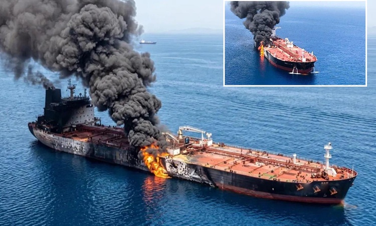 Gündemden Son Bilgiler: Hürmüz Boğazı'nda büyük patlama! Süper tanker deniz mayınına çarptı ve Merak Edilenler