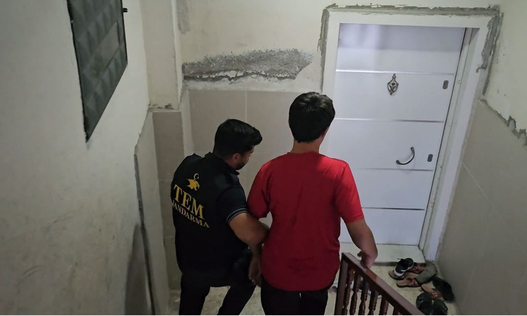 Gündemden Son Bilgiler: İçişleri Bakanlığı, 16 ilde DEAŞ operasyonunda 51 şüphelinin yakalandığını kamuoyuna i