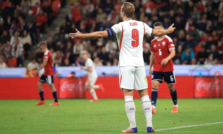 Gündemden Son Bilgiler: İngiltere, Çekya'yı deplasmanda 2-0 yenerek Uluslar Ligi'nde ilk galibiyetini aldı ve
