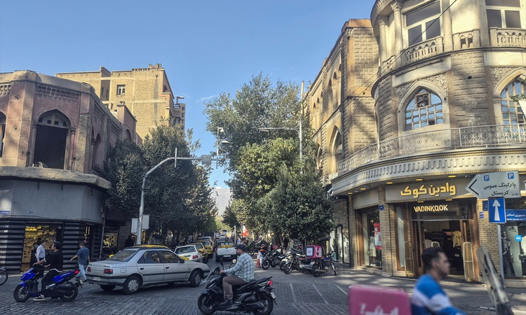 Gündemden Son Bilgiler: İran'ın ilk modern caddesi Lalezar motosiklet gürültüsü altında eski günlerini arıyor