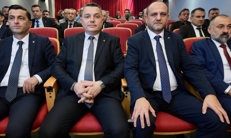 Gündemden Son Bilgiler: İshak Şengüloğlu, Düzce Ticaret ve Sanayi Odası başkanlığına 29 oyla seçildi: Gelişmel