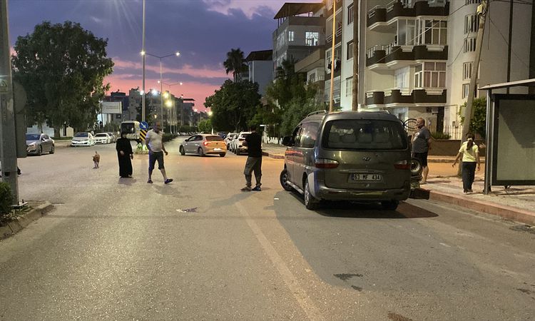 Gündemden Son Bilgiler: İskenderun'da Geri Manevralı Panelvan 71 Yaşındaki Kadına Çarptı: Gelişmeler Takip Edi