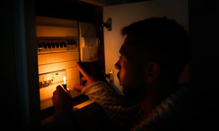 Gündemden Son Bilgiler: İstanbul'da 12 ilçede elektrik kesintisi! Gece başlıyor, 8 saat sürecek - Son Dakika B
