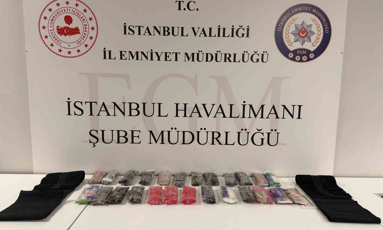 Gündemden Son Bilgiler: İstanbul Havalimanı'nda 2 şüphelinin üstünde 8 kilo 250 gram metamfetamin bulundu