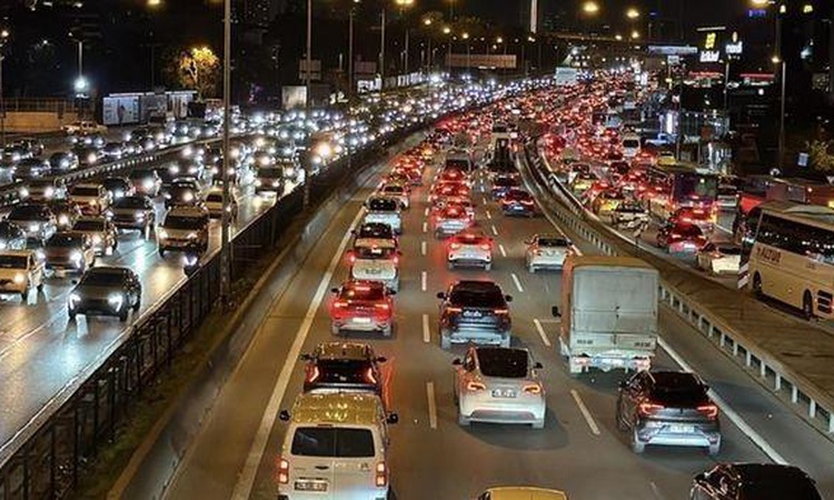 Gündemden Son Bilgiler: İstanbul'da trafik var mı? SON DAKİKA! 16 Ekim hangi ilçelerde trafik var, hangi yolla