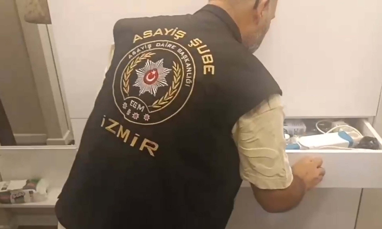 Gündemden Son Bilgiler: İzmir'de 'Ailem Güvende' operasyonunda 16 tutuklama: Gelişmeler Takip Ediliyor