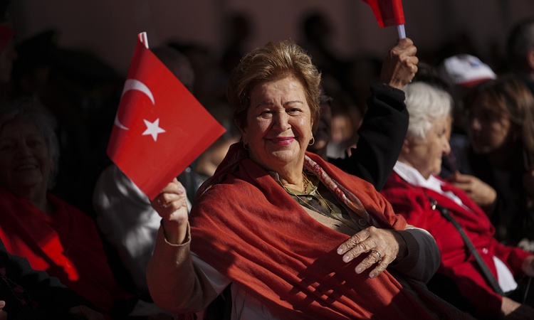 Gündemden Son Bilgiler: İzmir ve çevre illerde Cumhuriyet'in 103. yıl dönümü kutlandı | İşte Tüm Ayrıntılar