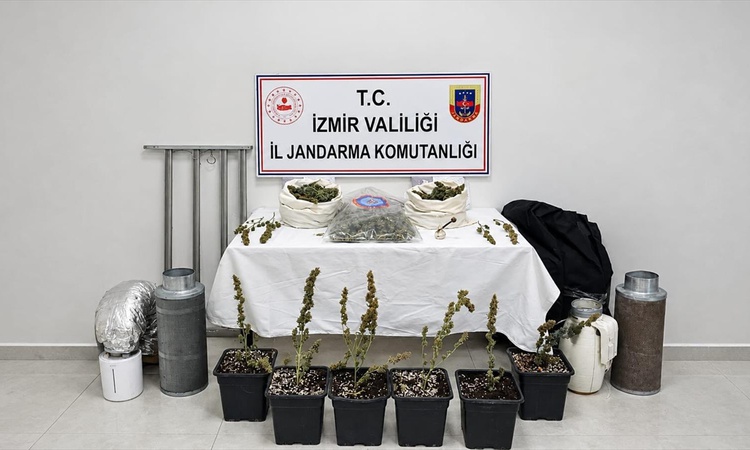 Gündemden Son Bilgiler: İzmir Karabağlar'da 5 kilo 100 gram skunk ele geçirildi, bir şüpheli yakalanarak gözal