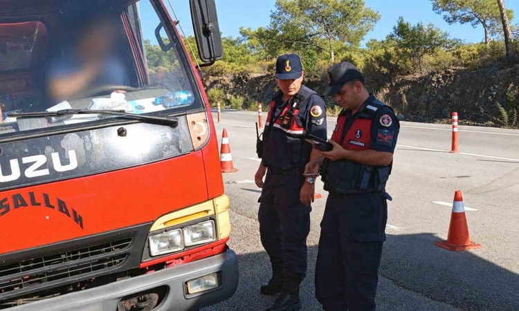 Gündemden Son Bilgiler: Jandarma Muğla’da bir haftada 17 bin 711 araç denetlendi - Son Dakika Bilgileri