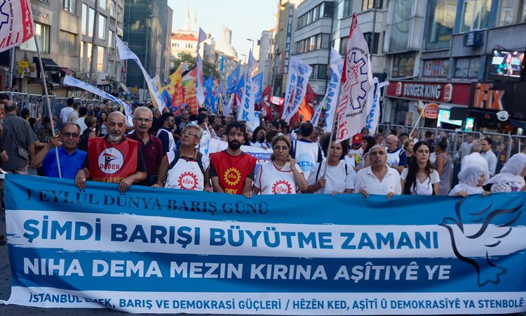 Gündemden Son Bilgiler: Kadıköy'de Dünya Barış Günü Yürüyüşü - Son Dakika Bilgileri