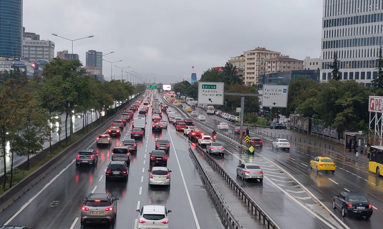 Gündemden Son Bilgiler: Kadıköy'de sağanak sonrası trafik yoğunluğu | İşte Tüm Ayrıntılar