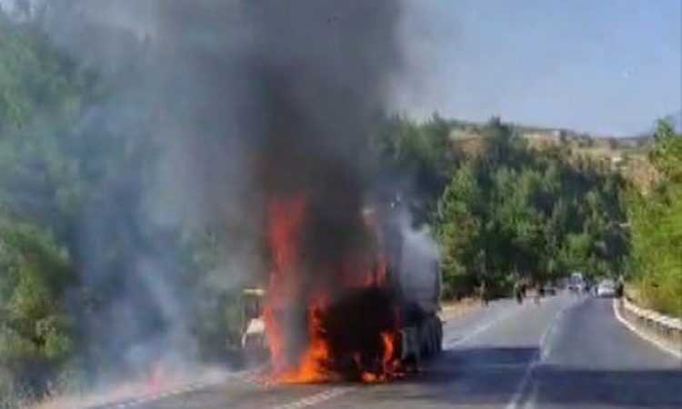 Gündemden Son Bilgiler: Kahramanmaraş Onikişubat'ta seyir halindeki kamyon alev alev yandı | İşte Tüm Ayrıntıl
