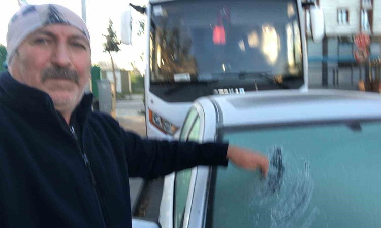 Gündemden Son Bilgiler: Kars'ta sıcaklık eksi 7'ye düşünce araç camları buz tuttu, sürücüler buzları kazıdı |