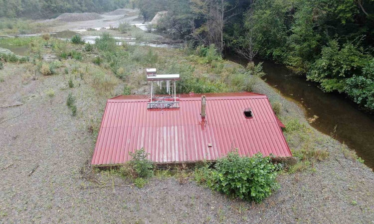 Gündemden Son Bilgiler: Kastamonu Bozkurt'ta selde toprağa gömülen 3 katlı binanın sadece çatısı görünüyor - S