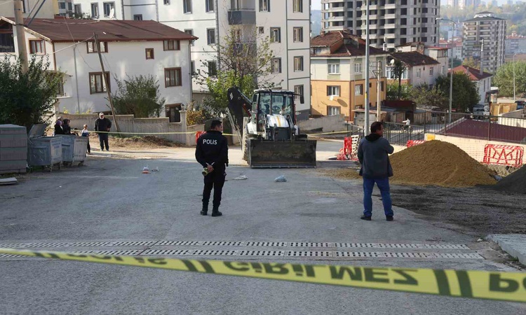 Gündemden Son Bilgiler: Kastamonu'da geri manevra yapan iş makinesi 68 yaşındaki kadına çarptı, kadın öldü - S