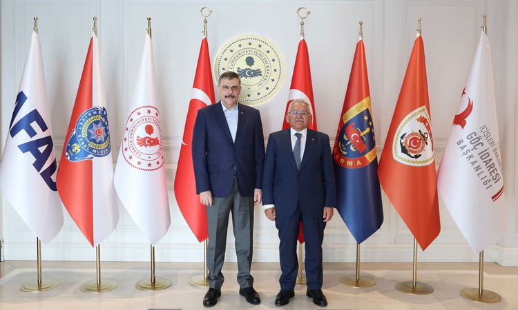 Gündemden Son Bilgiler: Kayseri Büyükşehir Belediye Başkanı Büyükkılıç, İçişleri Bakanı Çiftçi'yi ziyaret etti