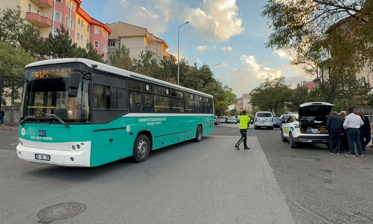 Gündemden Son Bilgiler: Kayseri Kocasinan'da halk otobüsünün altında kalan 10 yaşındaki bisikletli çocuk öldü: