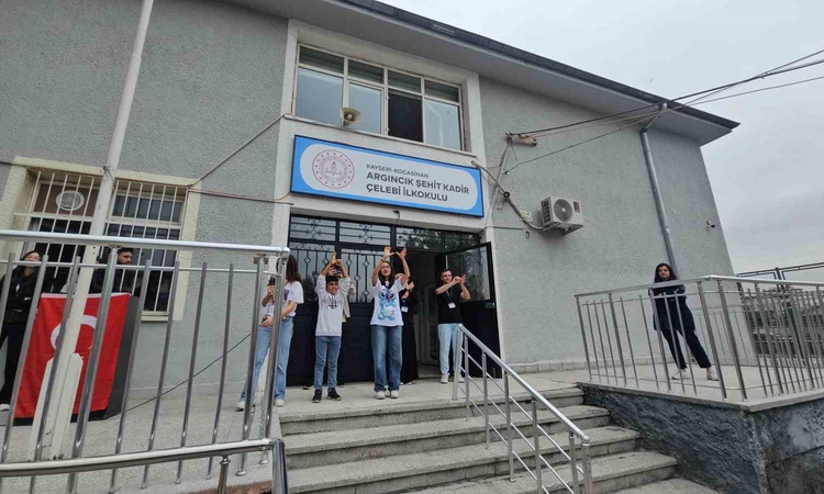 Gündemden Son Bilgiler: Kayseri'de üniversiteliler ilkokullarda hijyen eğitimi verip çocukları eğlendiriyor: G