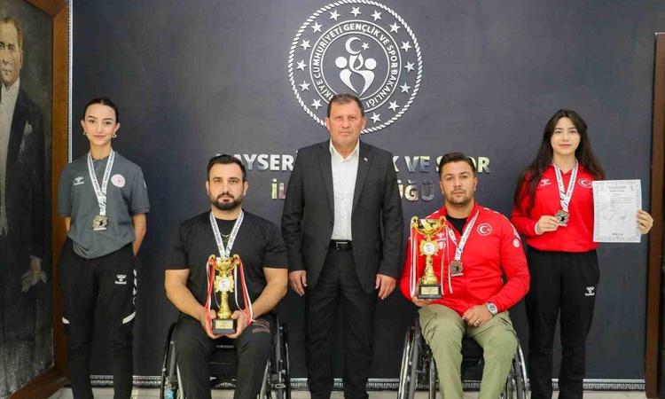 Gündemden Son Bilgiler: Kayserili Hale Derya Eroğlu, Mersin'de Türkiye rekorunu yenileyerek şampiyon oldu ve M