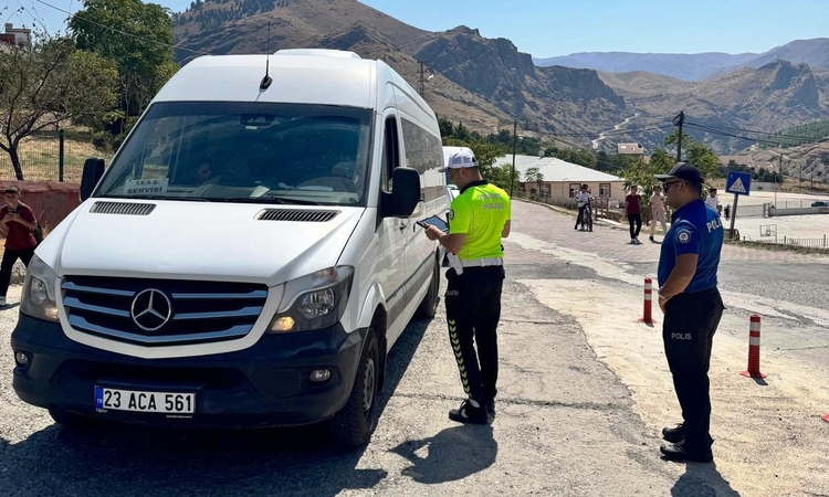 Gündemden Son Bilgiler: Keban'da okul servis araçlarında ve okul çevrelerinde denetim yapıldı - Son Dakika Bil