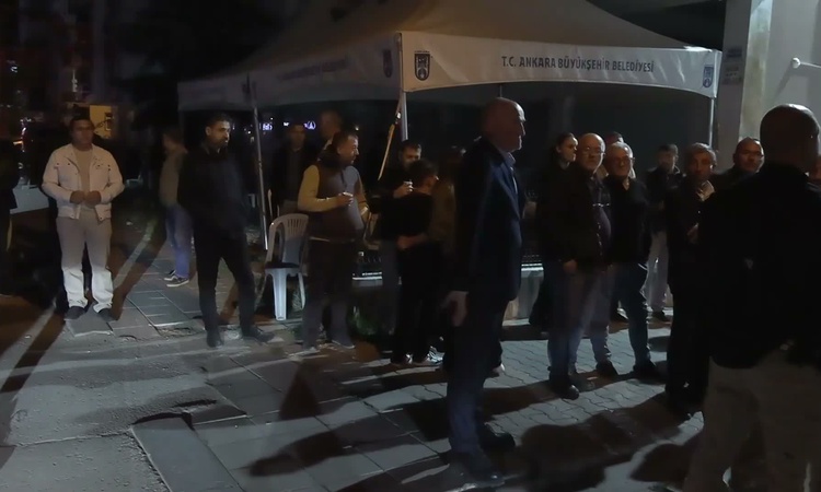 Gündemden Son Bilgiler: Kemal Kılıçdaroğlu, şehit Ahmet Türkoğlu'nun ailesine taziye ziyaretinde bulundu ve Me