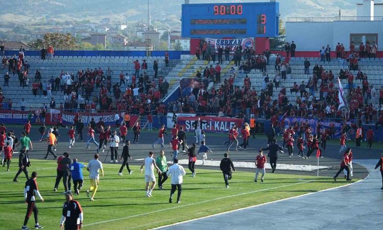 Gündemden Son Bilgiler: Kırıkkale FK'ya çocuk taraftarların sahaya girmesi nedeniyle 35 bin lira ceza verildi:
