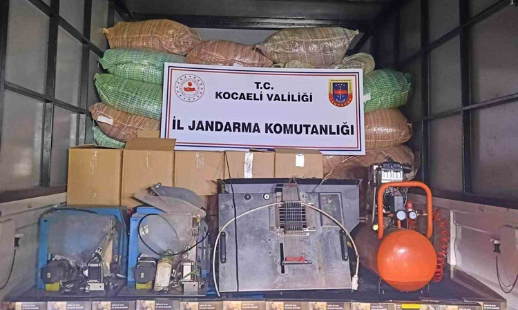 Gündemden Son Bilgiler: Kocaeli Darıca'da kaçak tütün operasyonunda 4 milyon TL'lik ürün ele geçirildi - Son D