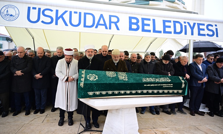 Gündemden Son Bilgiler: Kolon kanserinden hayatını kaybeden yazar Cevat Özkaya İstanbul'da defnedildi: Gelişme
