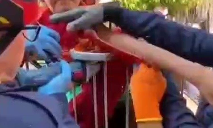 Gündemden Son Bilgiler: Koluna korkuluk demiri saplanan çocuk hastaneye kaldırıldı ve Merak Edilenler