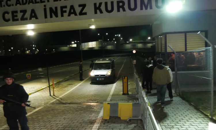 Gündemden Son Bilgiler: Komedyen Deniz Göktaş, Çorlu Karatepe Cezaevi'nden 88 gün sonra tahliye edildi | İşte