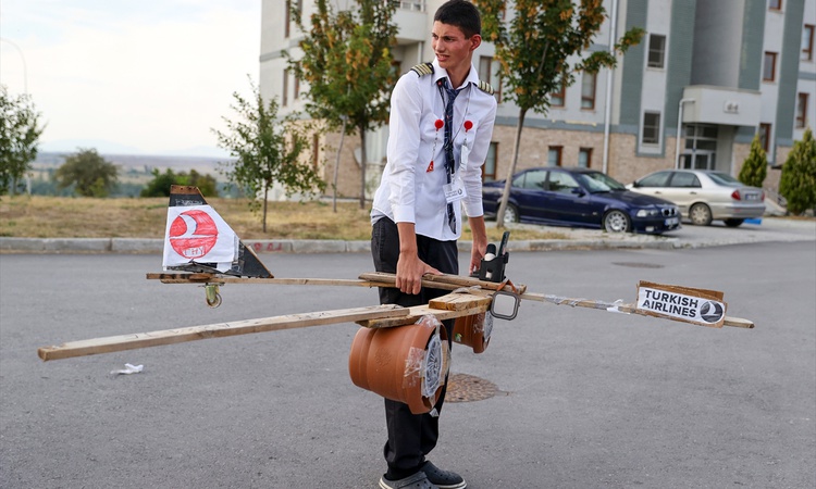 Gündemden Son Bilgiler: Konya Beyşehirli özel gereksinimli genç, THY davetiyle İstanbul'da kokpite oturdu
