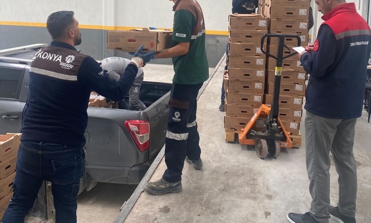 Gündemden Son Bilgiler: Konya Karatay'da CİMER başvurusuyla tarihi geçmiş 7 ton tavuk etine el konuldu: Gelişm