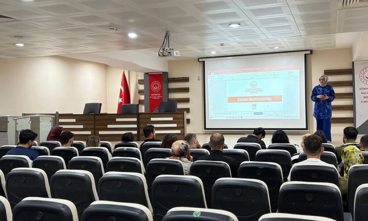 Gündemden Son Bilgiler: Kütahya'da evlilik kredisi alacak 11 genç çift evlilik öncesi eğitime katıldı | İşte T