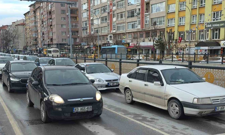 Gündemden Son Bilgiler: Kütahya'da otomobil artışı 10 yılda yüzde 34,4'te kaldı, Türkiye'de yüzde 64,1 oldu |
