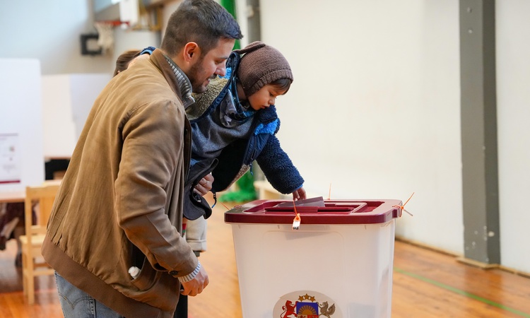 Gündemden Son Bilgiler: Letonya'da Birleşik Liste Partisi seçimde yaklaşık yüzde 35,8 oyla önde gidiyor ve Mer