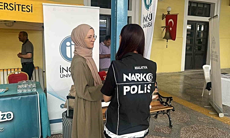 Gündemden Son Bilgiler: Malatya'da emniyet, üniversite öğrencileri ve velilerine UYUMA ve KADES'i anlattı ve M