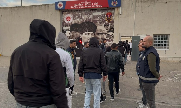Gündemden Son Bilgiler: Manisa merkezli 6 ildeki yasa dışı bahis operasyonunda 30 şüpheliden 28'i hakkında tut