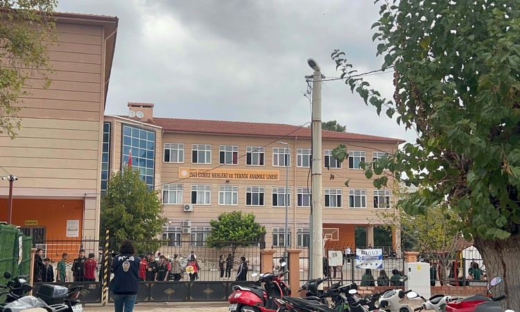 Gündemden Son Bilgiler: Manisa Turgutlu'da 11 öğrencinin yaralandığı okulda eğitime yeniden başlandı | İşte Tü