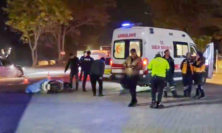 Gündemden Son Bilgiler: Manisa Turgutlu'da kavşakta tırla çarpışan motosikletin sürücüsü yaşamını yitirdi ve M