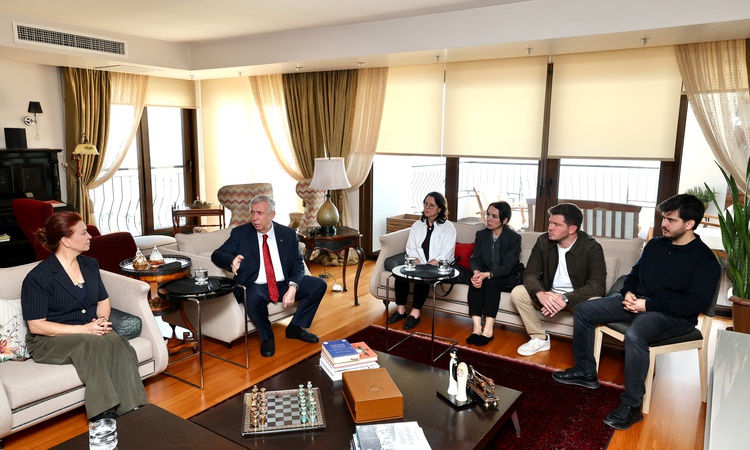 Gündemden Son Bilgiler: Mansur Yavaş, gözaltına alınan Vahap Seçer'in ailesini ve belediyeyi ziyaret etti ve M