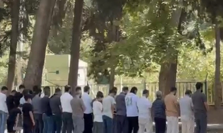 Gündemden Son Bilgiler: Mardin Nusaybin'de vatandaşlar öğle namazında DSİ Barajı kıyısında saf tuttu: Gelişmel