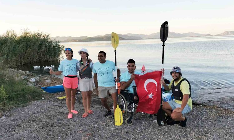 Gündemden Son Bilgiler: Mavi Vatan projesi Köyceğiz Gölü'nde barış için kürek çekti - Son Dakika Bilgileri